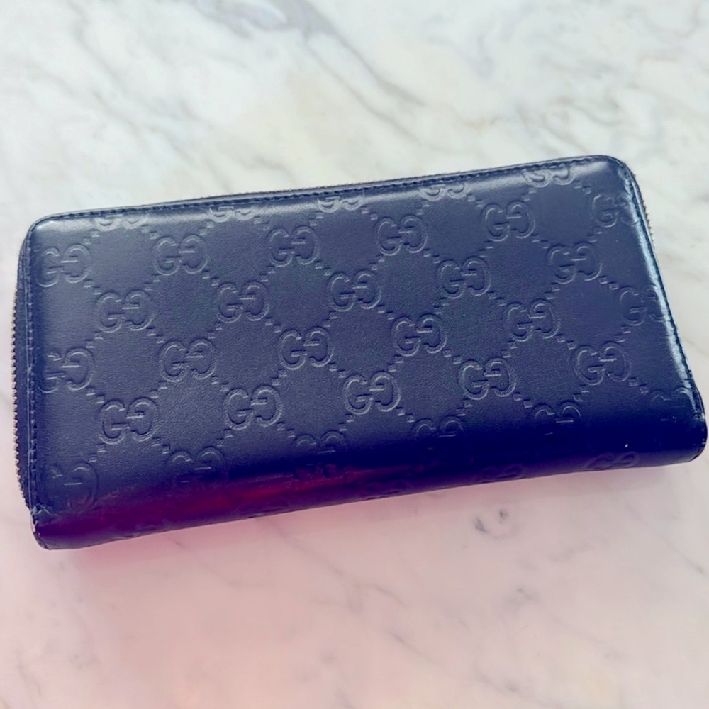 Gucci Black Embossed Leather Zip Wallet - Picture 2 of 6